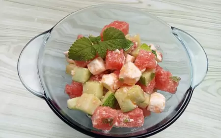 Салат с арбузом и огурцами