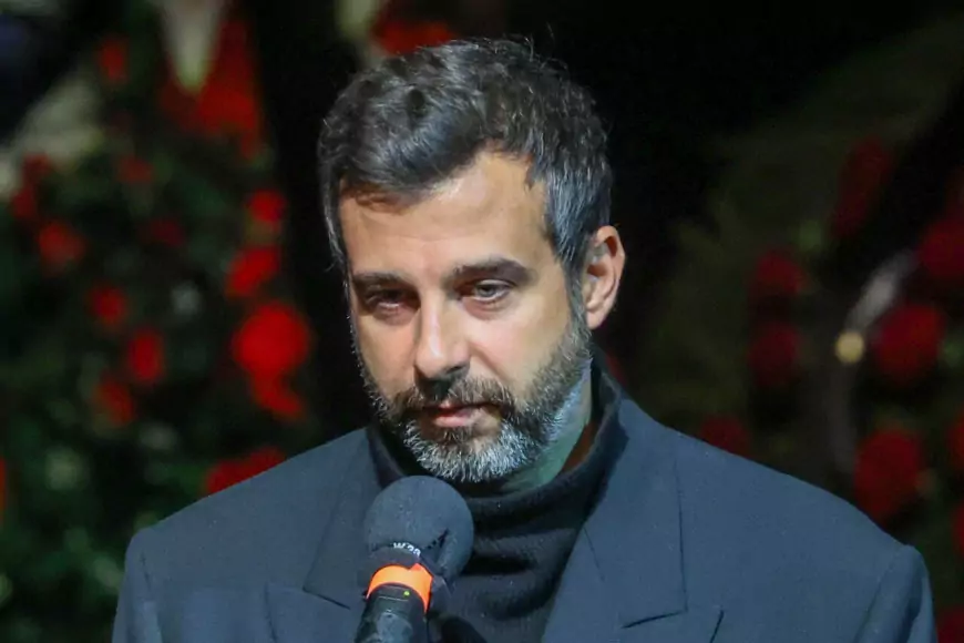 Переезд карикатура. Переезжаю приколы. Мемы про переезд. Поезд уже уехал. Рельсы метро.