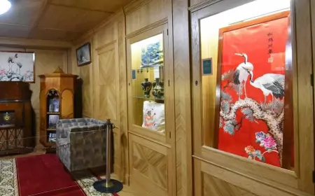 Аисты и пионы на китайских вышитых картинах в музее Сталина