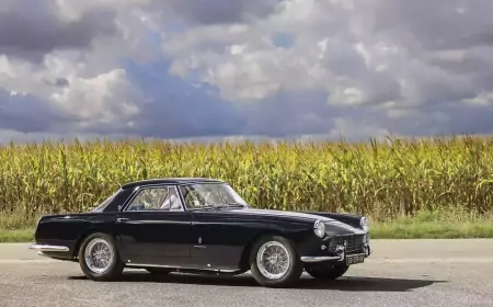 Анджелина Джоли продаёт раритетный Ferrari 1958 года: цена поднимется до небес!