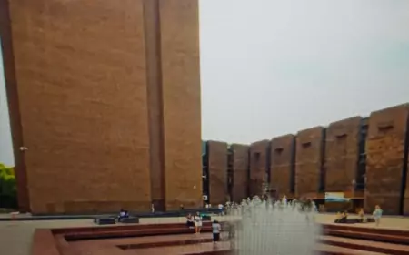 Необычное здание в центре города