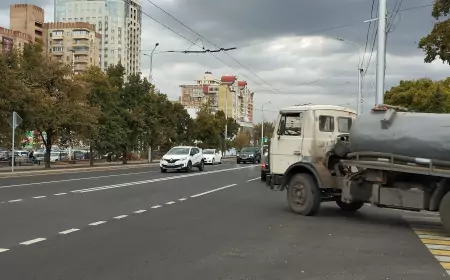 "А как ваше гражданское общество? Оно должно что-то делать, а  не ждать, когда  все Россия сделает"