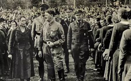 100 лет назад Адольф Гитлер начал свой кровавый путь. Ничего не напоминает?