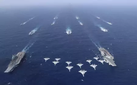 Китай демонстрирует мощь: впервые два авианосца КНР провели учения в Южно-Китайском море