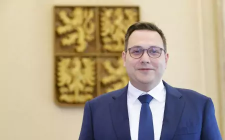 Пан Липавски так и надорваться может