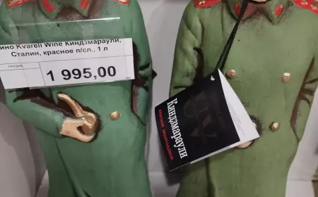 В Грузии решили, что Сталин - это бренд, и превратили его фигуру в бутылку для вина
