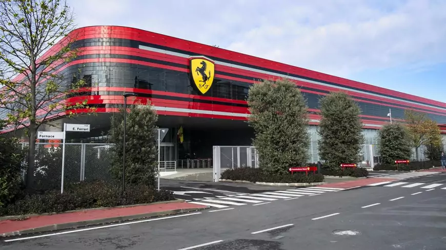 Ferrari осенью 2025 года представит свой первый электромобиль