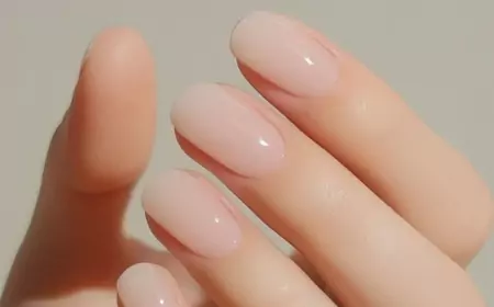 Тренд весеннего маникюра 2025 – мыльные ногти