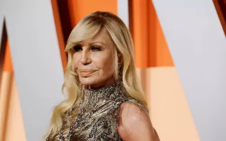 Донателла Версаче прощается с фамильной модной империей