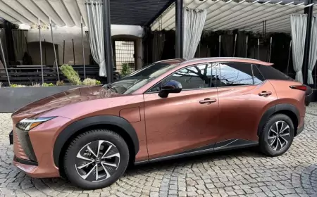 Новый электрический Lexus RZ 300e