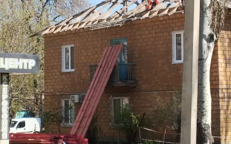 Московские шефы начали в Донецке ремонт крыш старых домов