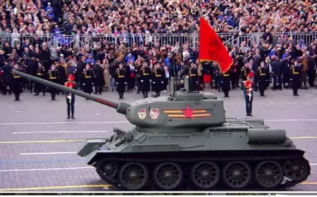 Иностранцы комментируют Парад Победы в Москве 9 мая 2025 года